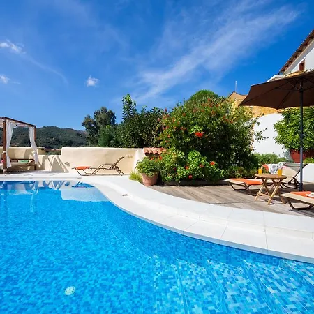 Verekinthos Villas - Pool, Hot Tub, Bbq, Kids Playground, Stunning Mountain Views Yerolakkos Exterior photo