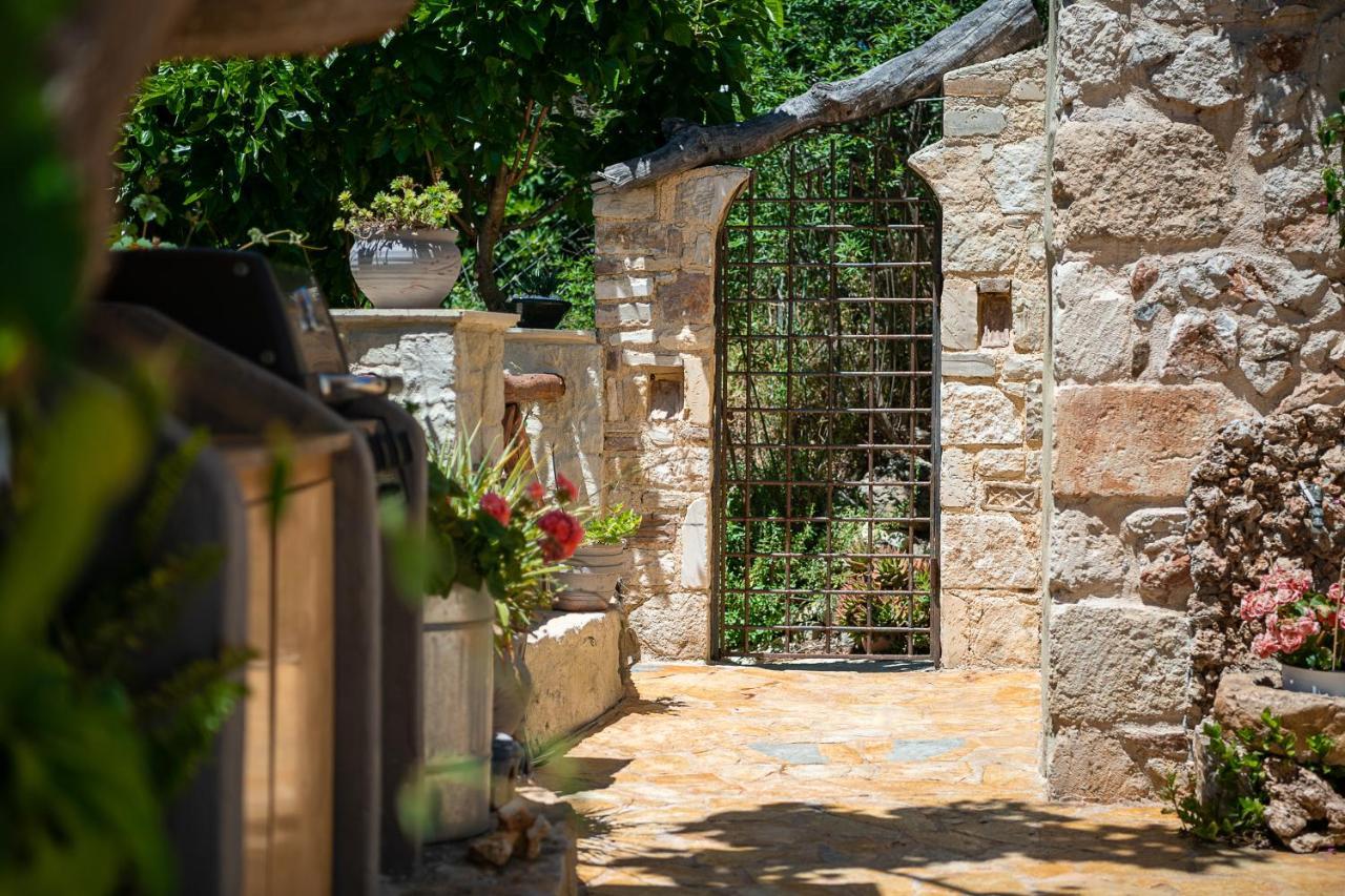 Villa Verekinthos - Pool, Hot Tub, Bbq, Kids Playground, Stunning Mountain Views Yerolakkos