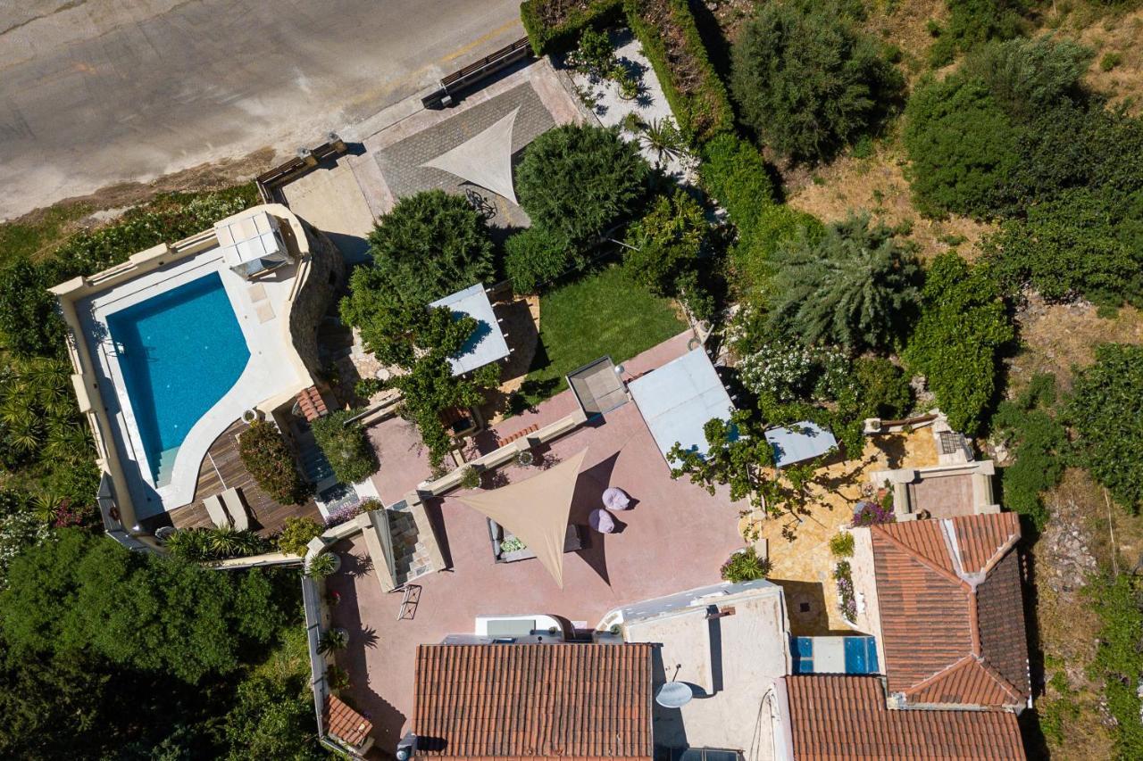 Villa Verekinthos - Pool, Hot Tub, Bbq, Kids Playground, Stunning Mountain Views Yerolakkos
