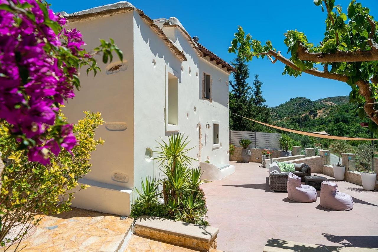 Verekinthos - Pool, Hot Tub, Bbq, Kids Playground, Stunning Mountain Views Villa Yerolakkos