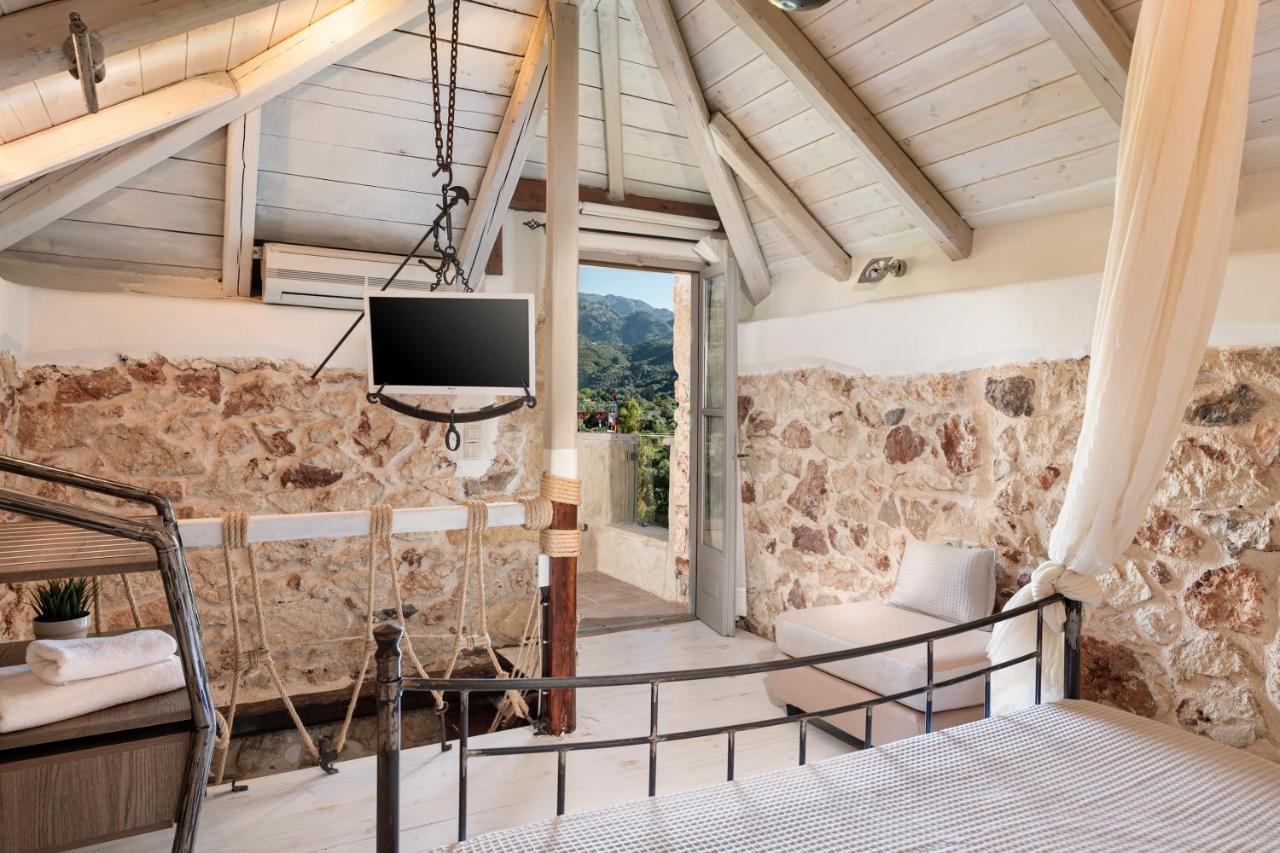 Villa Verekinthos - Pool, Hot Tub, Bbq, Kids Playground, Stunning Mountain Views