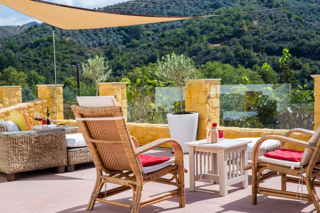 Villa Verekinthos - Pool, Hot Tub, Bbq, Kids Playground, Stunning Mountain Views *