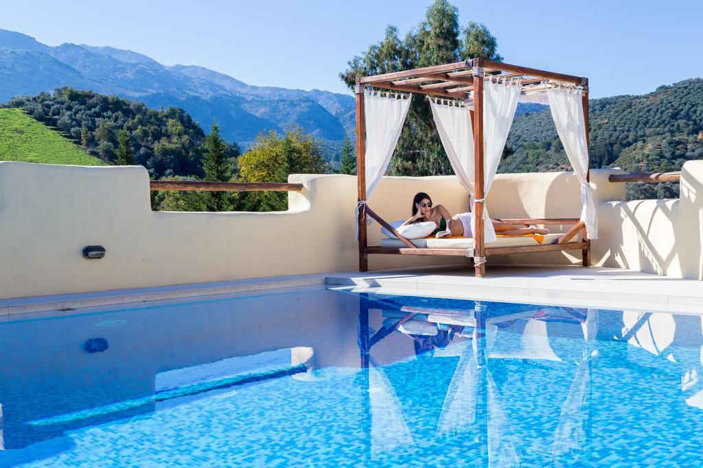 Verekinthos - Pool, Hot Tub, Bbq, Kids Playground, Stunning Mountain Views Yerolakkos