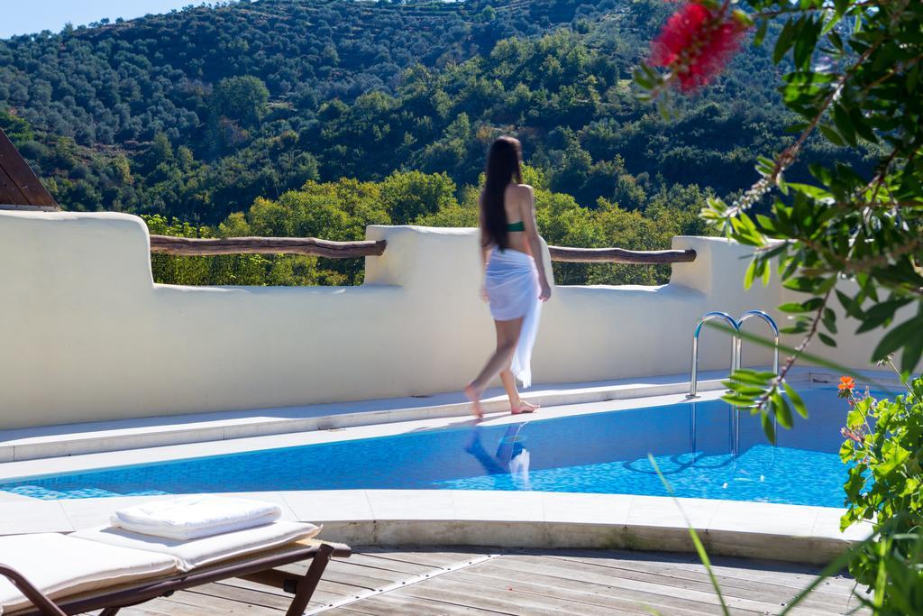 Villa Verekinthos - Pool, Hot Tub, Bbq, Kids Playground, Stunning Mountain Views Yerolakkos