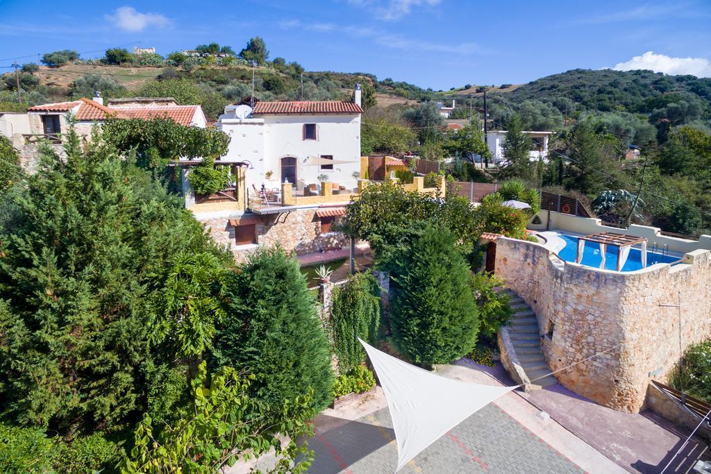 Verekinthos - Pool, Hot Tub, Bbq, Kids Playground, Stunning Mountain Views Yerolakkos