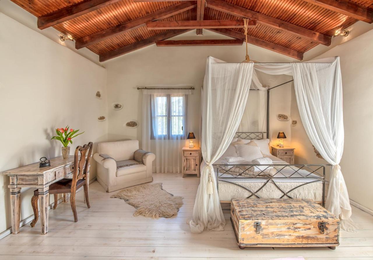 Verekinthos - Pool, Hot Tub, Bbq, Kids Playground, Stunning Mountain Views Yerolakkos
