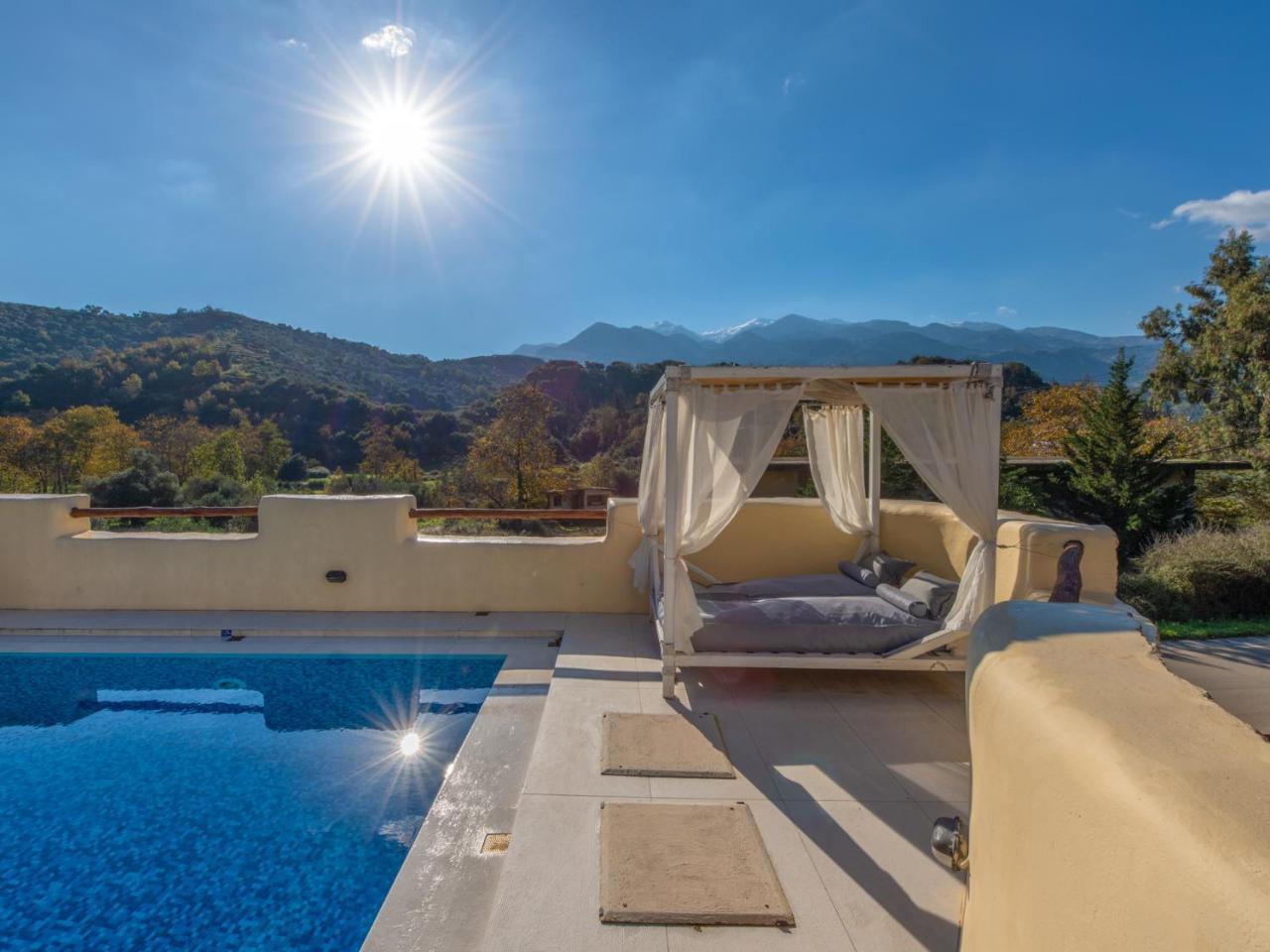 Verekinthos - Pool, Hot Tub, Bbq, Kids Playground, Stunning Mountain Views *