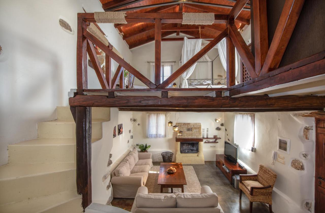 Villa Verekinthos - Pool, Hot Tub, Bbq, Kids Playground, Stunning Mountain Views Yerolakkos
