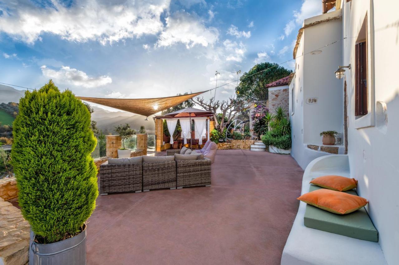 Verekinthos - Pool, Hot Tub, Bbq, Kids Playground, Stunning Mountain Views Yerolakkos