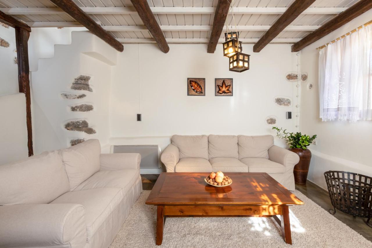 Villa Verekinthos - Pool, Hot Tub, Bbq, Kids Playground, Stunning Mountain Views *